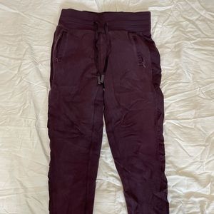 Lululemon Scuba Jogger Cassis Size 4